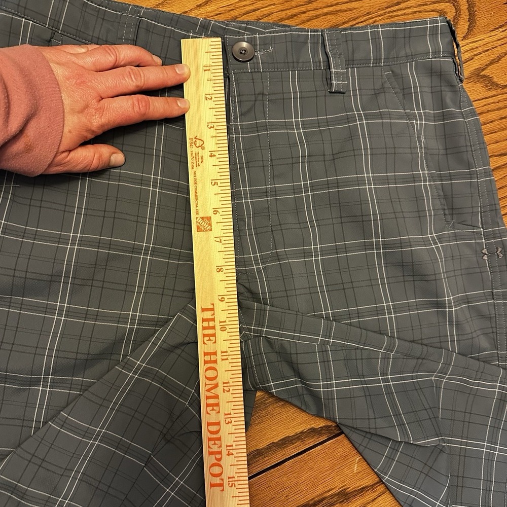 Men's Under Armour Gray Plaid Golf Shorts Size 32 - Picture 8 of 9